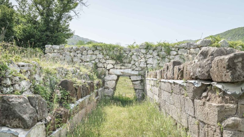 La porta megalitica di Trebula Balliensis